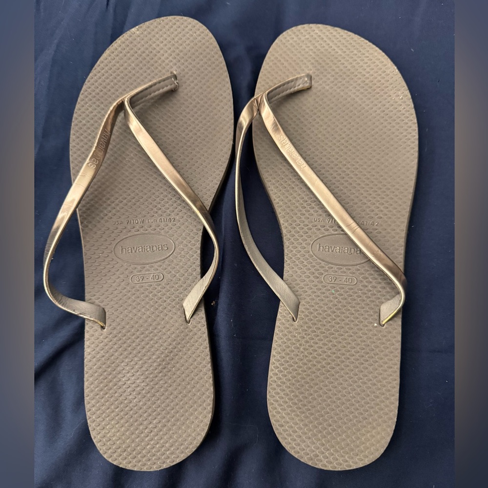 Metallic silver Havaianas flip flops